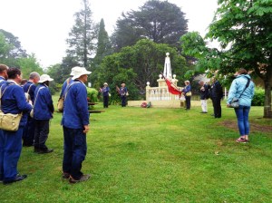 Laying the wreath at the Mt Victoria War Memorial 4/11/2015